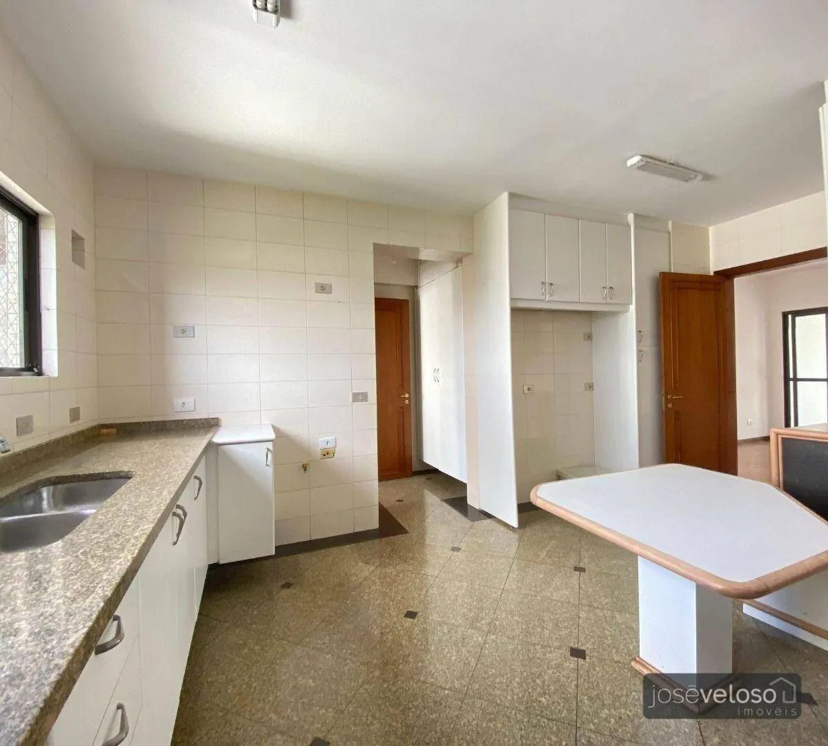 259 m² apartment with 4 bedrooms and private BBQ — photo 13
