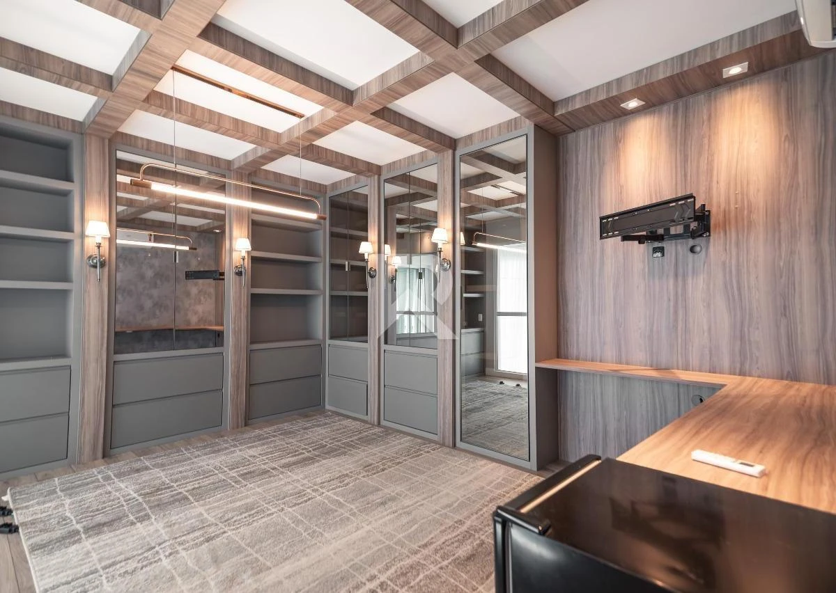Furnished apartment, 195 m², with floor-to-ceiling windows — photo 10