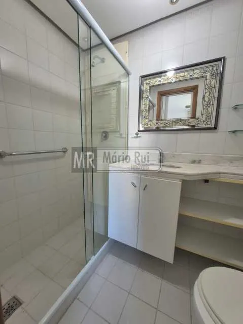 4-bedroom apartment with a closed-off kitchen — photo 14