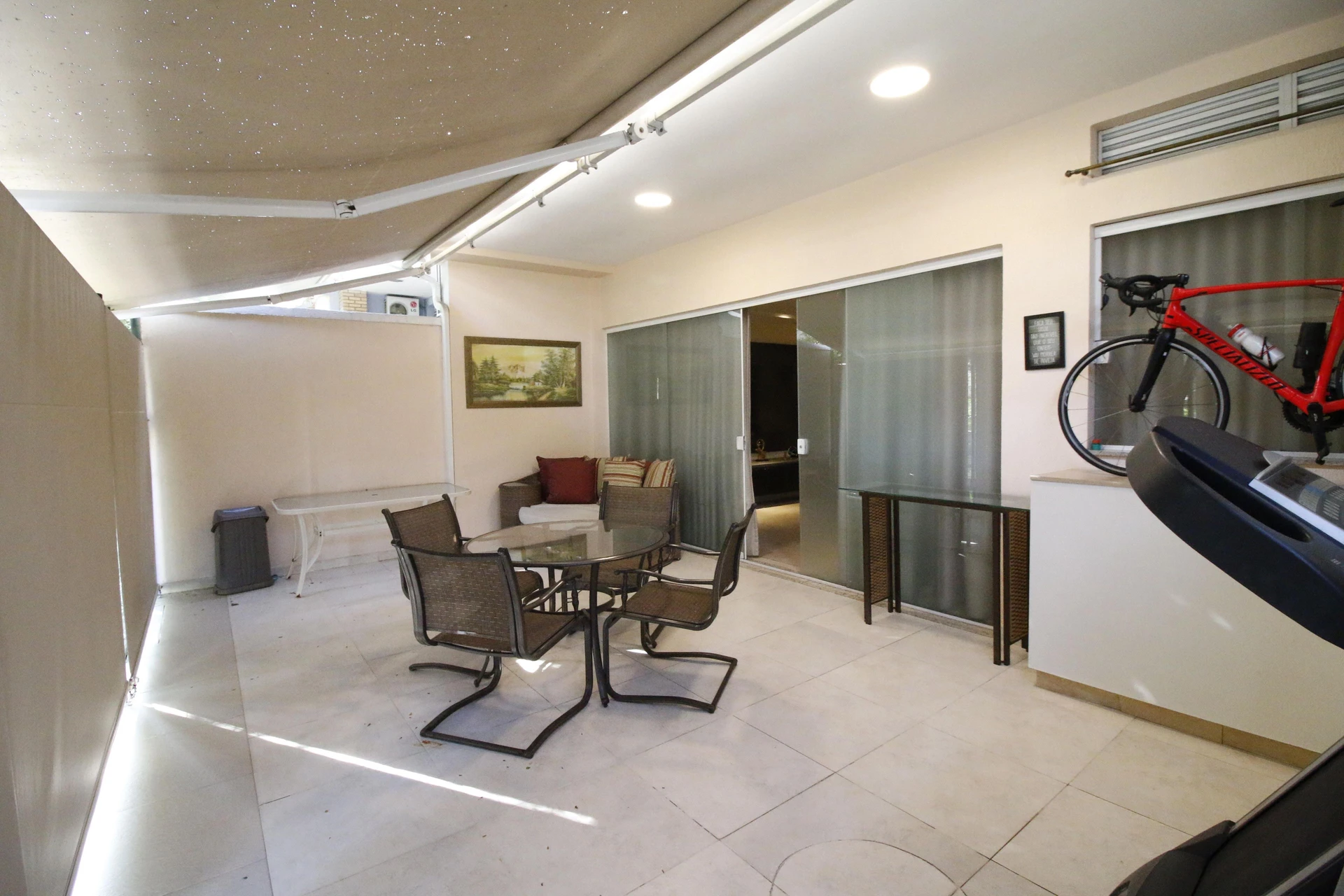 Furnished house, 230 m², with a glass-enclosed balcony — photo 23