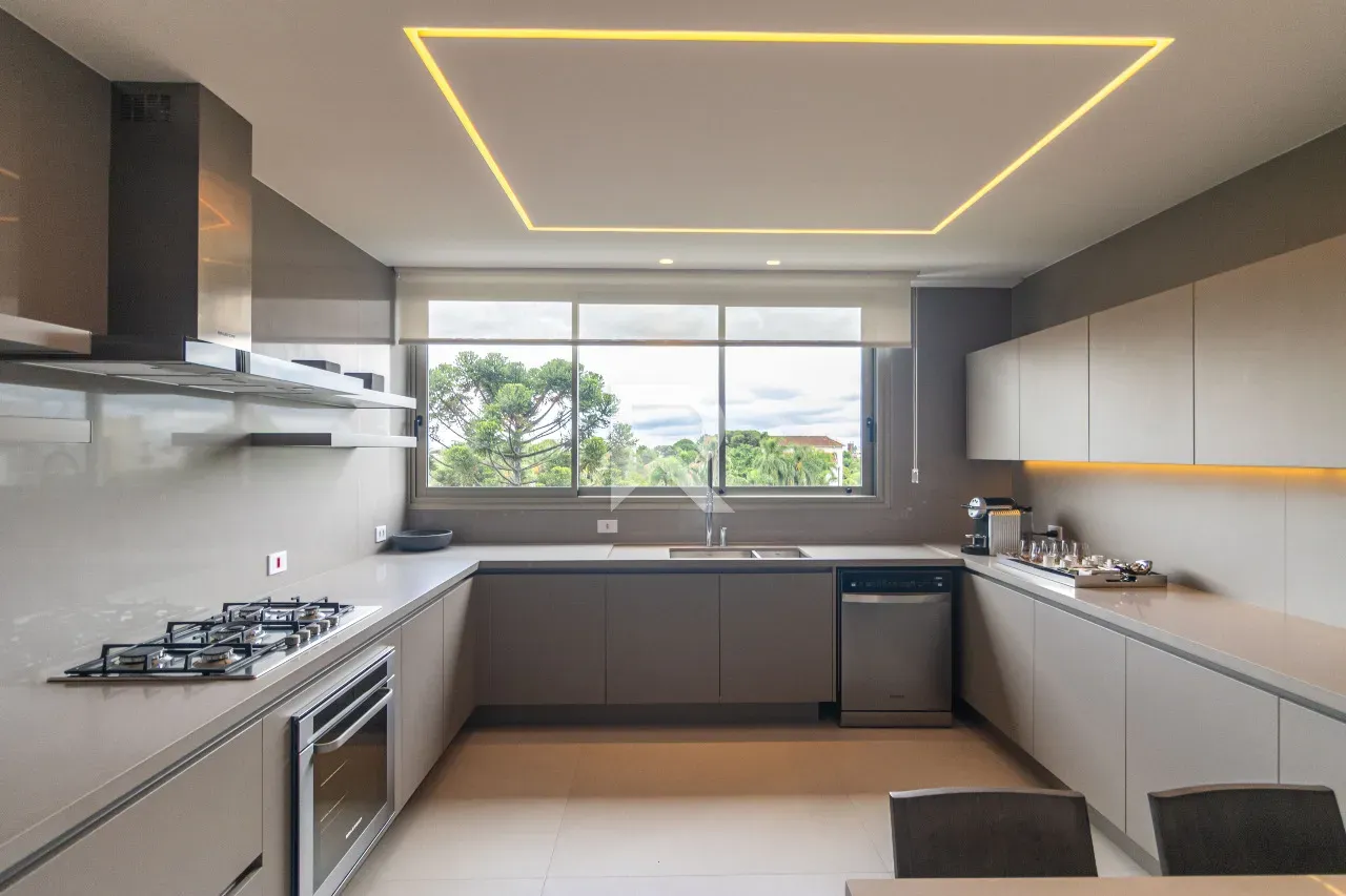 Apartment with 3 en-suite bedrooms and open kitchen — photo 14