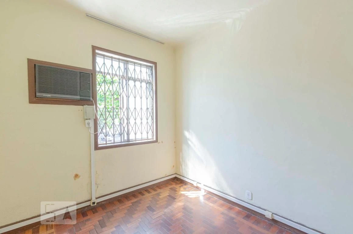 Unfurnished house with 6 bedrooms and private garden — photo 16