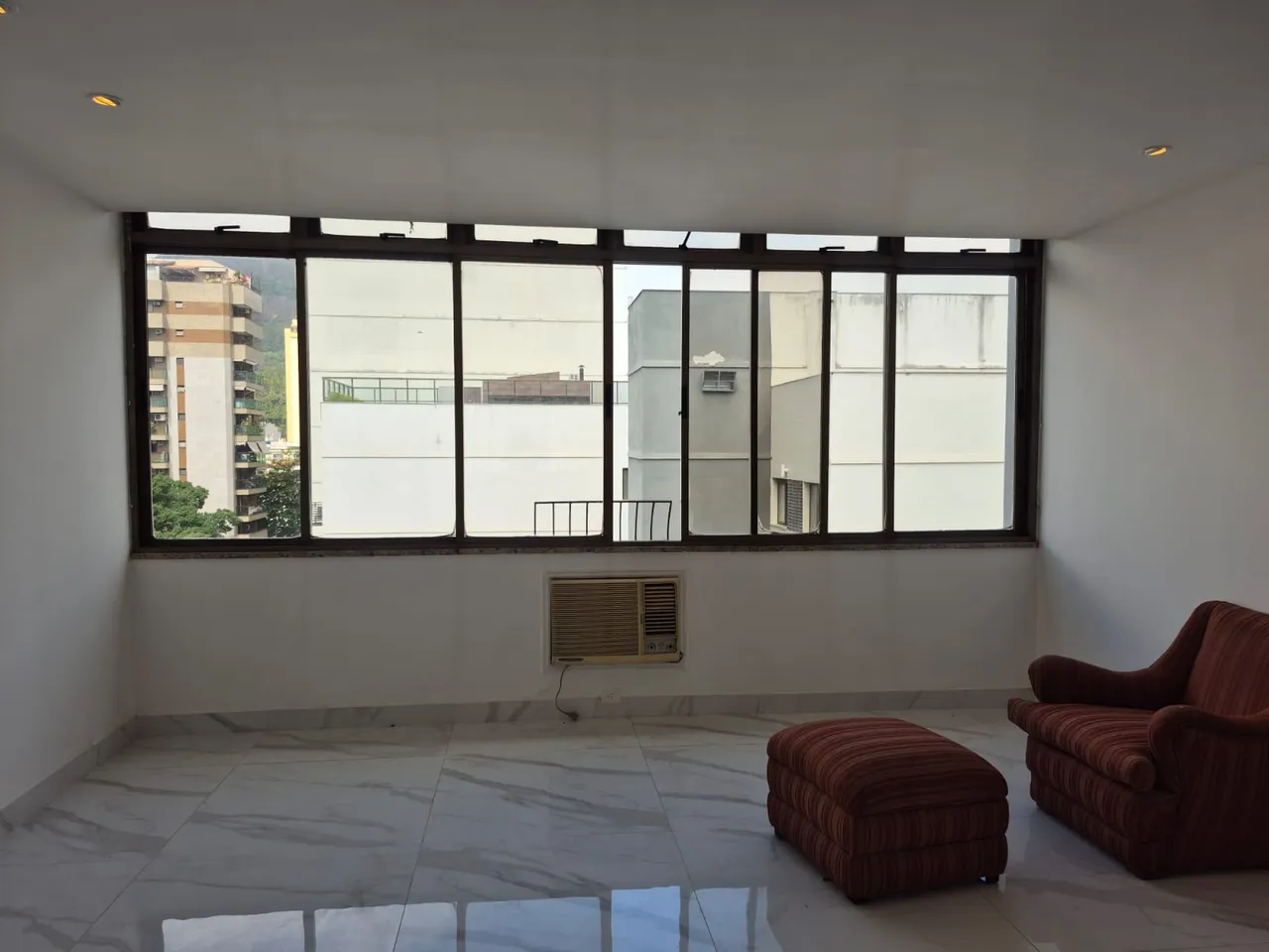 3-bedroom apartment with 3 bathrooms and city views — photo 11