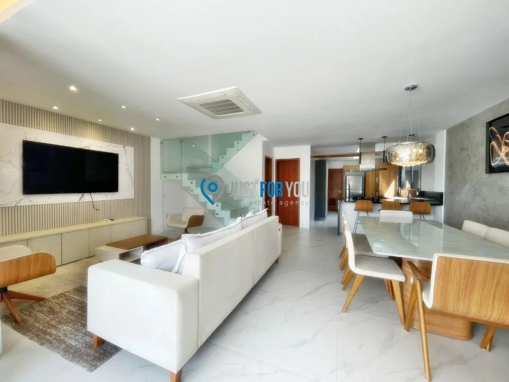 Furnished house with 4 en-suites and 330 m² plus 2 parking — photo 7