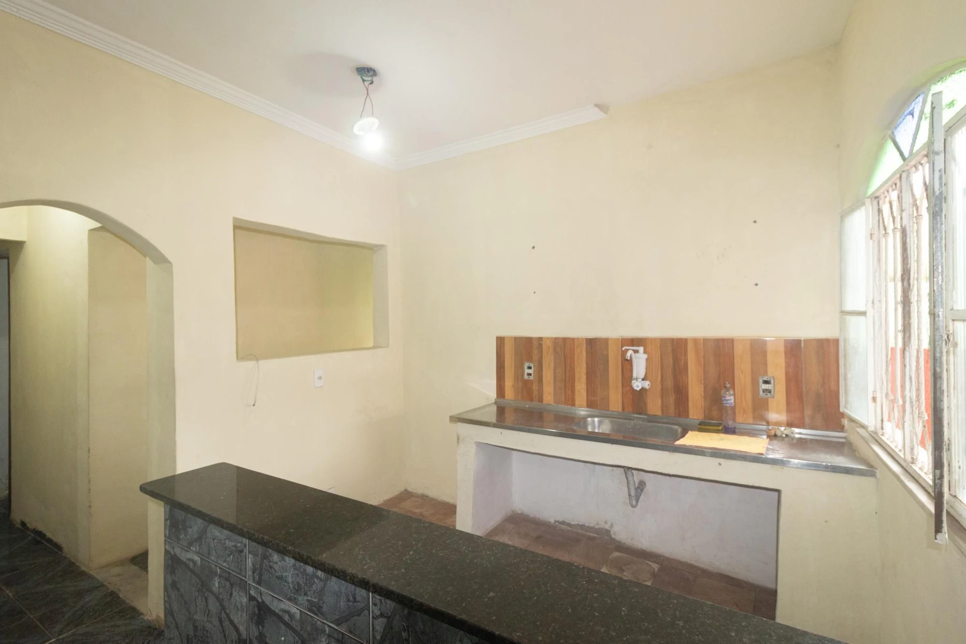 Casa com 2 quartos, 1 suíte e área de lavanderia — photo 11