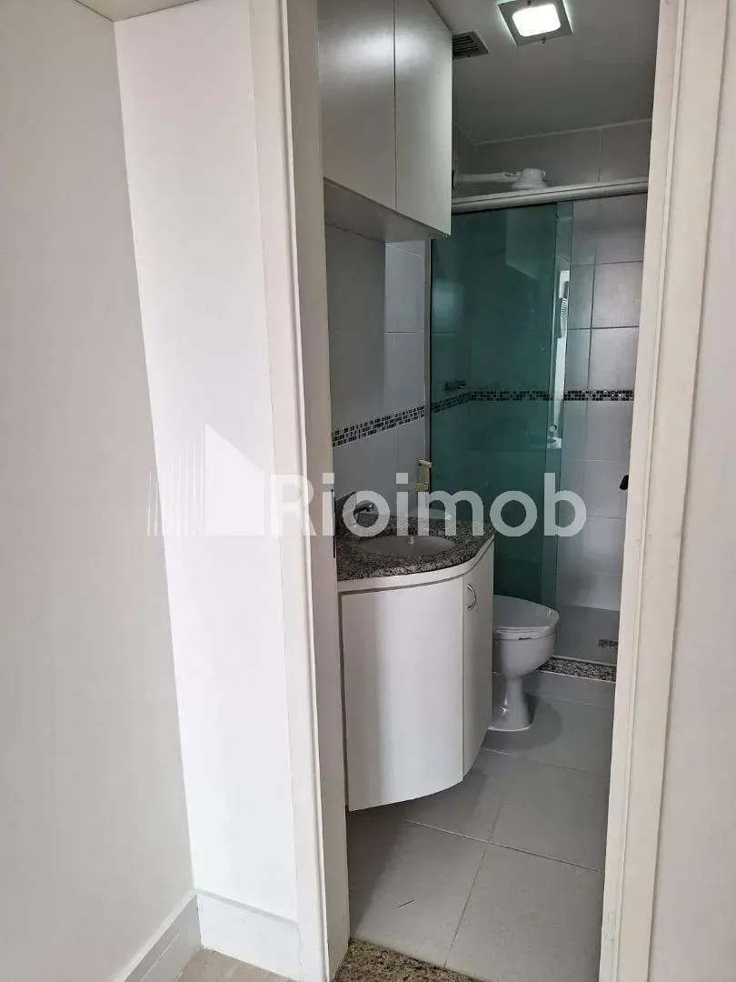 3-bedroom duplex with a glass-enclosed balcony — photo 24