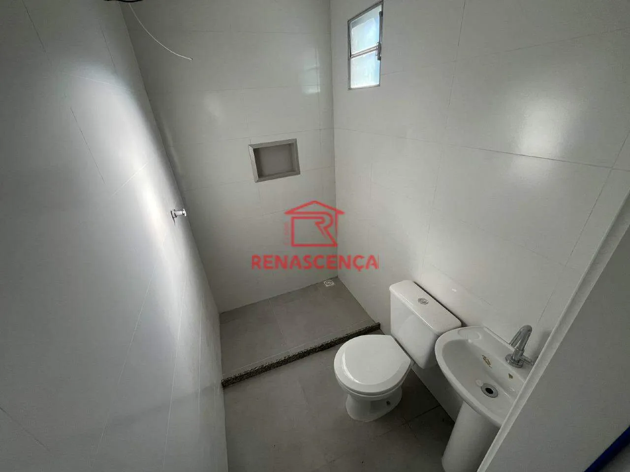 Casa com 1 quarto e cozinha aberta com fogão compacto — photo 20
