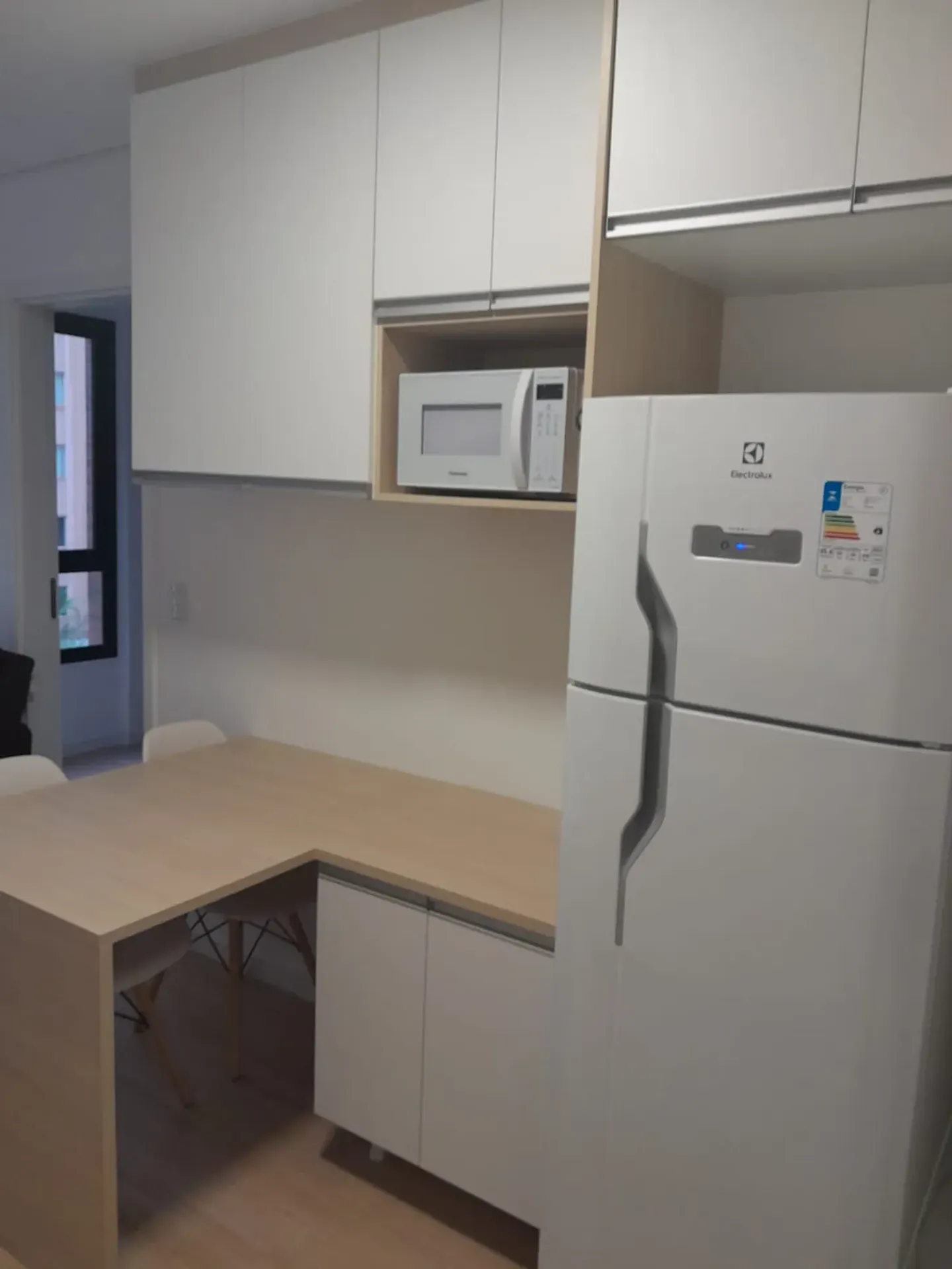 Furnished 1-bedroom apartment with open-plan kitchen — photo 24