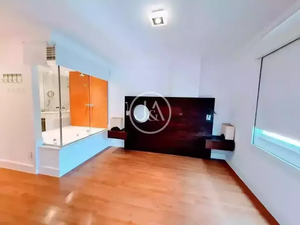 Furnished 2-bedroom apartment with 3 bathrooms — photo 3