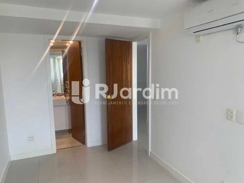 Rental apartment with 4 bedrooms and glassed balcony — photo 17