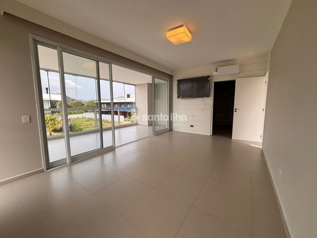 5-bedroom house with a water view — photo 22