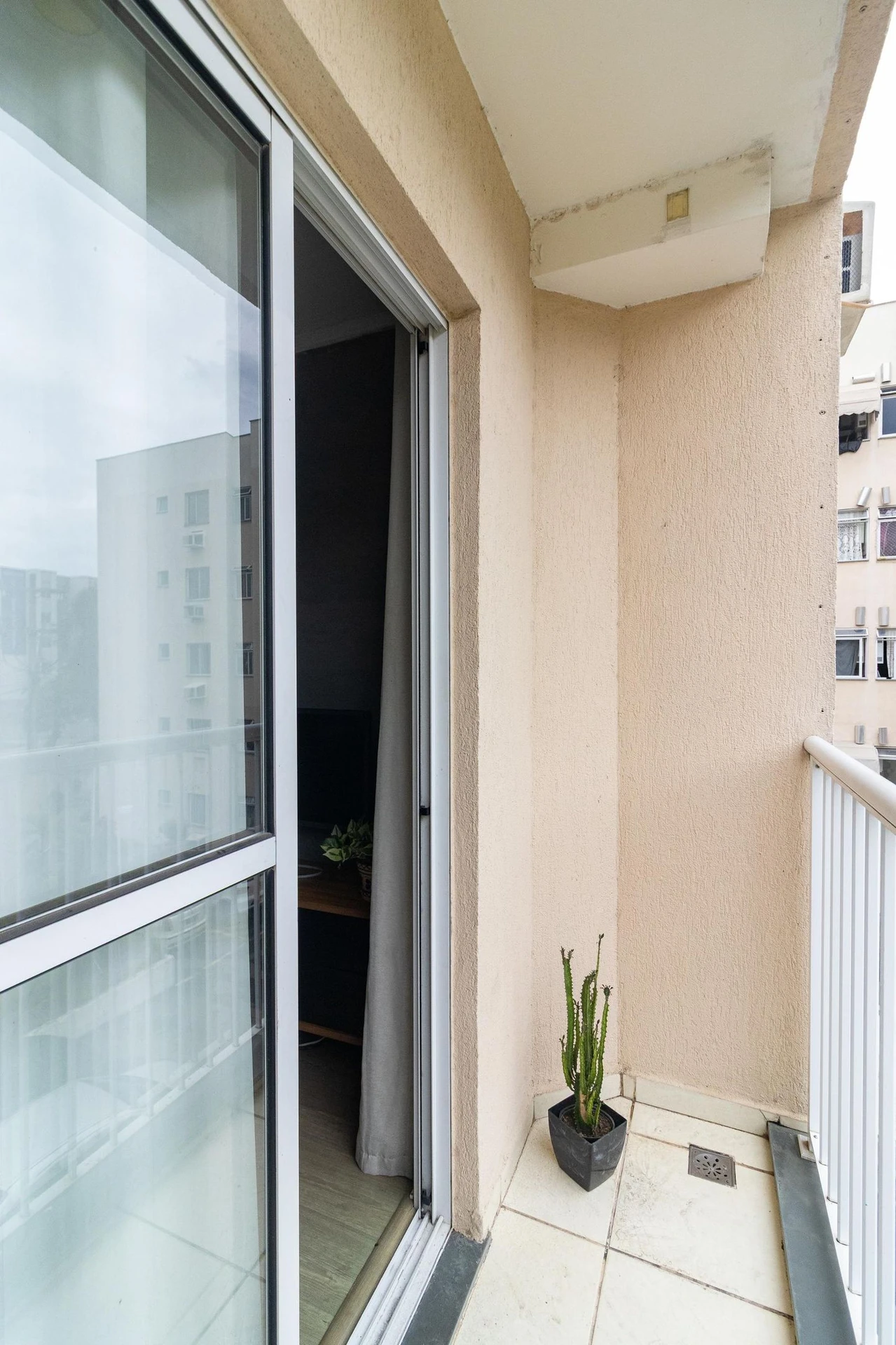 Furnished 2-bedroom apartment with balcony — photo 3
