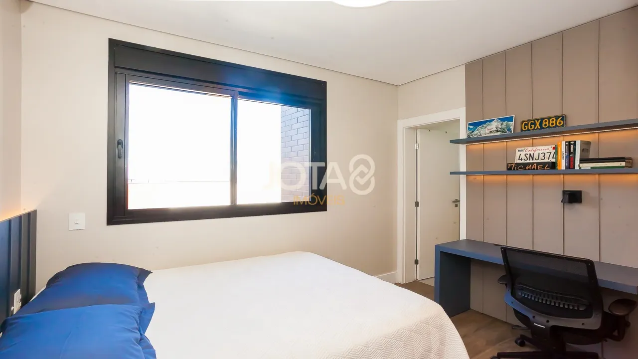 Furnished 220 m² apartment with 3 en-suite bedrooms — photo 16