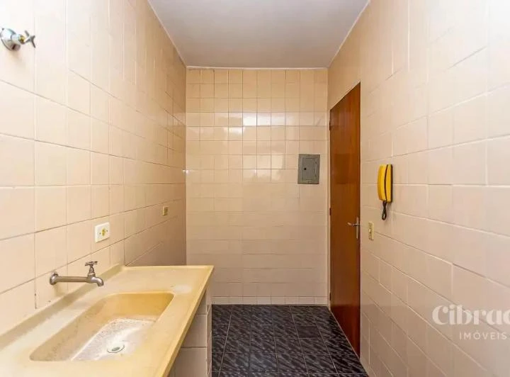 1-bedroom apartment with wood floors — photo 7