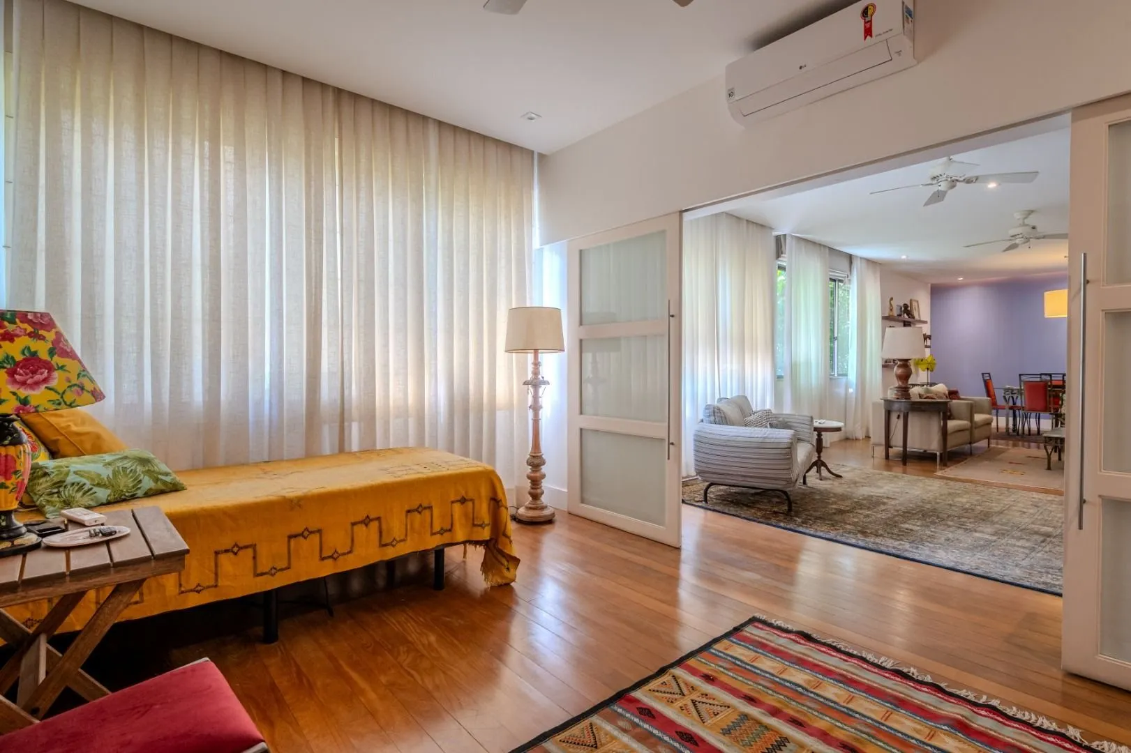 250 m² apartment with 5 bedrooms and a balcony