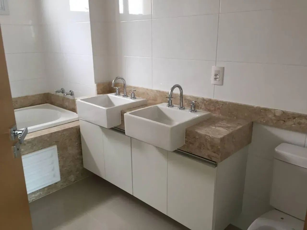Furnished 3-bedroom apartment with 2 bathrooms — photo 11