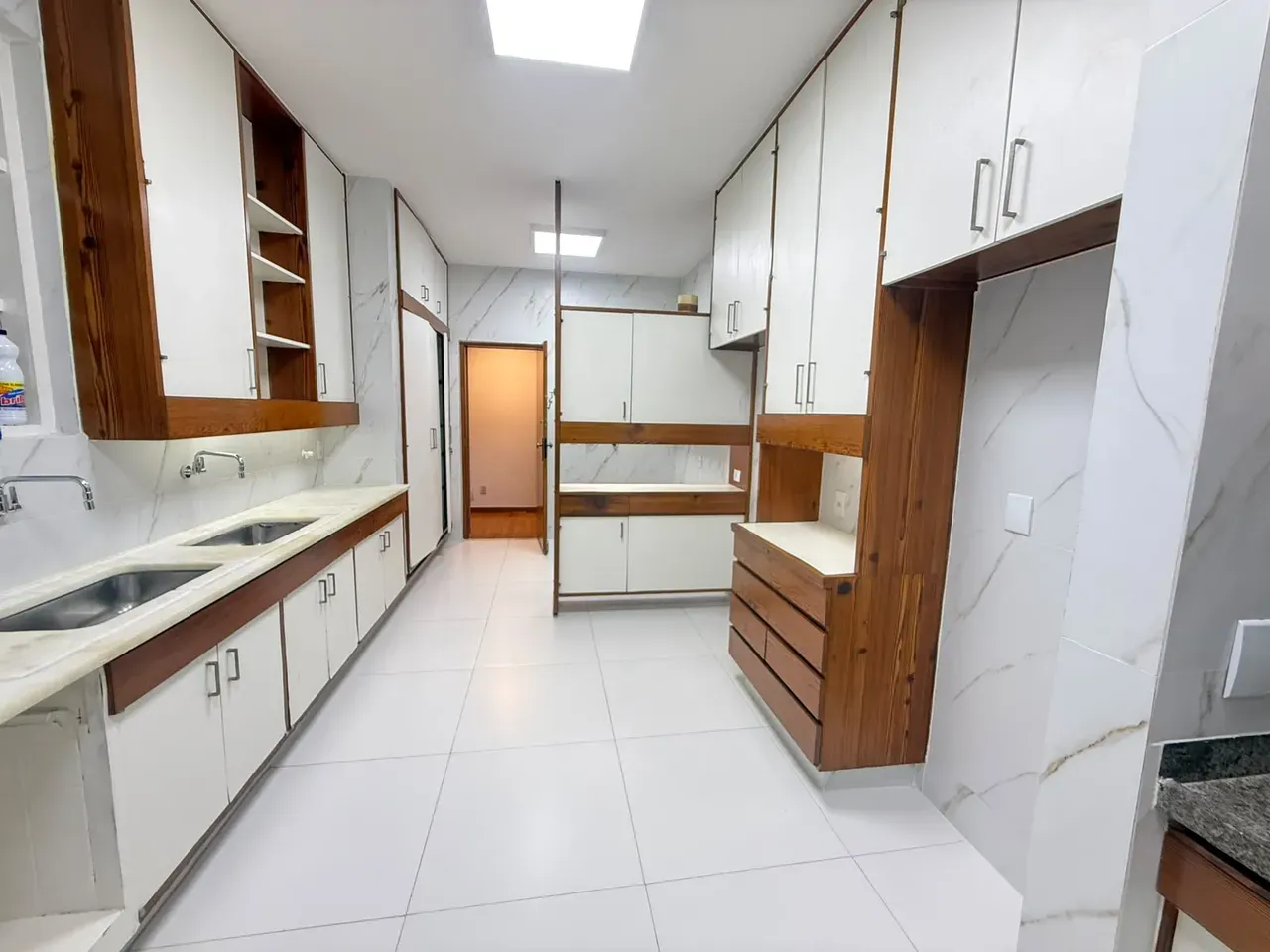 3-bedroom apartment with a water view in Rio de Janeiro — photo 17