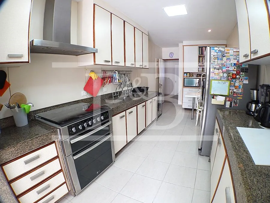 3-bedroom apartment with open-plan kitchen, 270 m² — photo 30