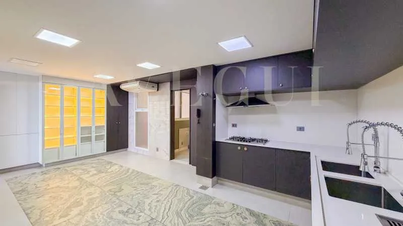 Floor-to-ceiling windows in a 7-bedroom apartment, 465 m² — photo 29