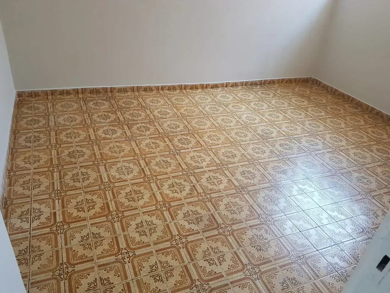 Unfurnished 2-bedroom apartment with ceramic floors — photo 8