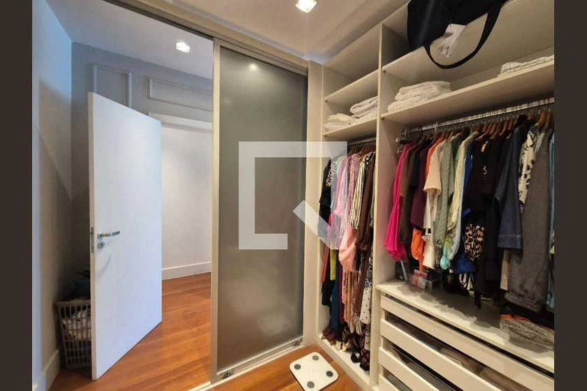Home office in a 4-bedroom house, 373 m² — photo 25