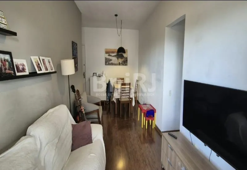 2-bedroom apartment in a building with a pool — photo 11