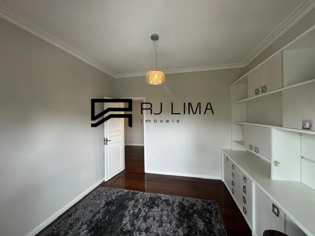 5-bedroom house with a walk-in closet in Rio de Janeiro — photo 8