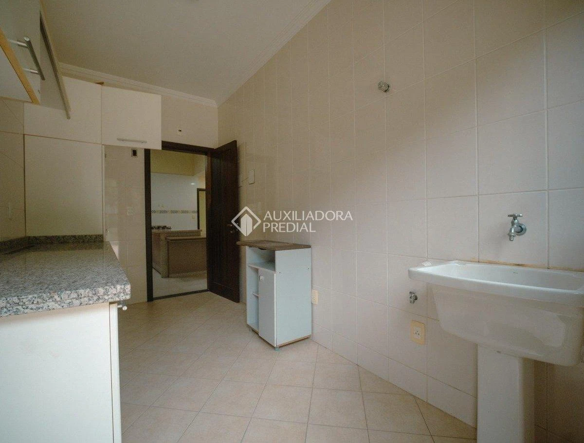 1723 m² house with a bathtub and a grill on the balcony — photo 32