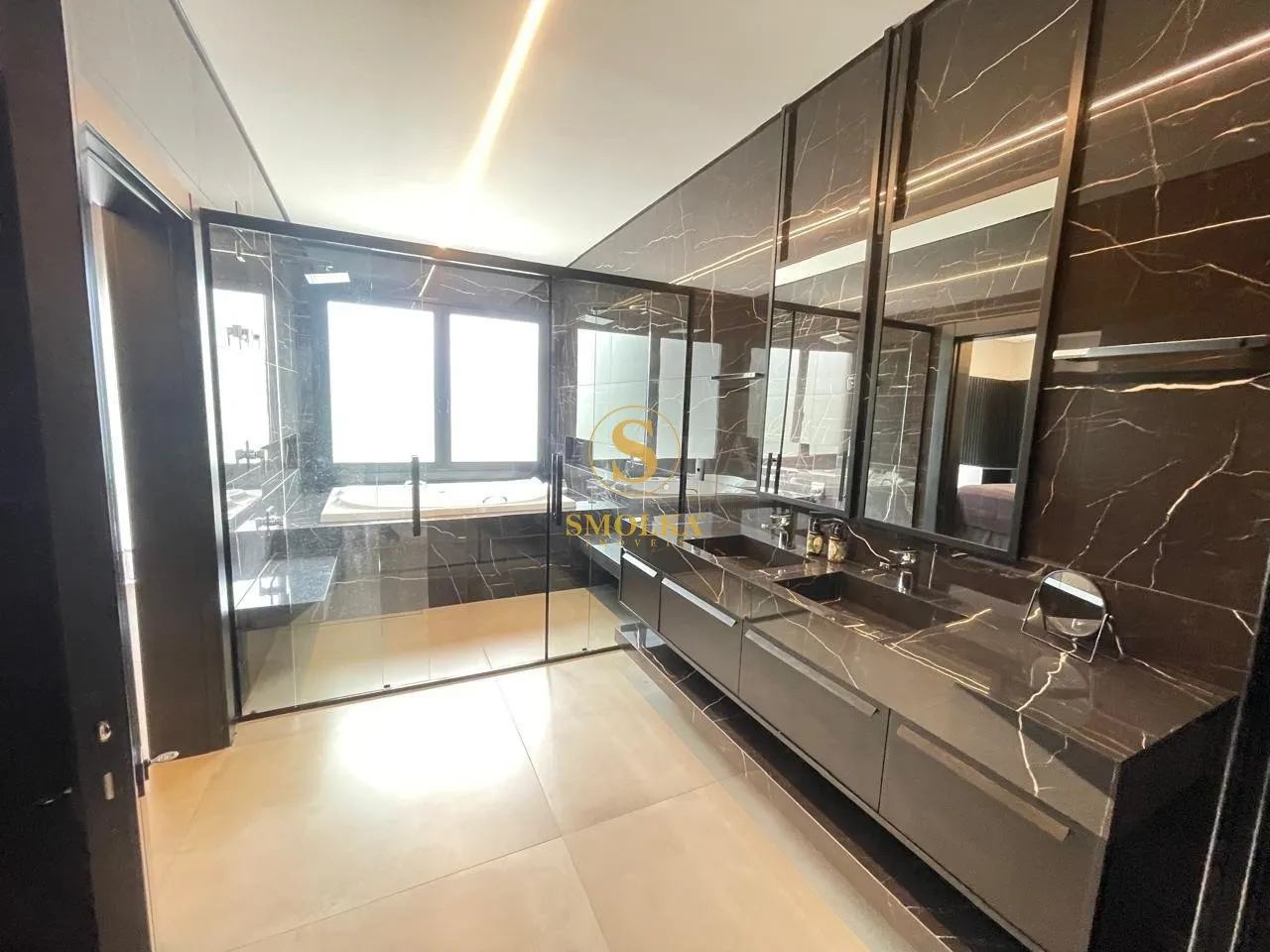 Меблированный дом 645 м² с 5 спальнями и 7 санузлами — photo 59