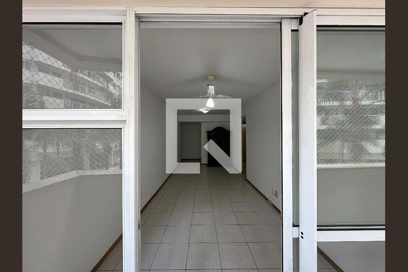 3-bedroom apartment in a building with a gym — photo 9