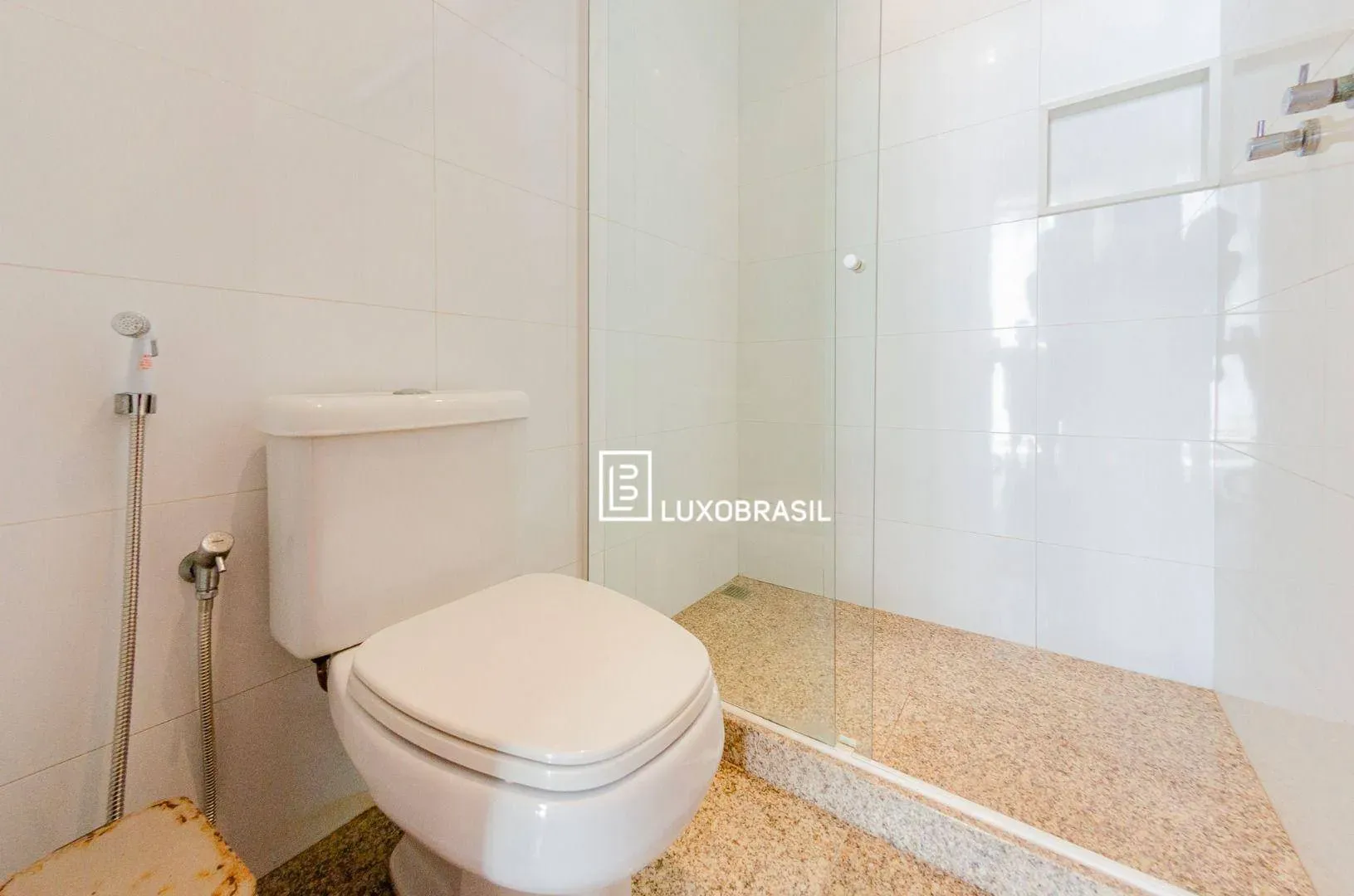 Furnished house with 6 en-suite bedrooms and 9 parking — photo 66