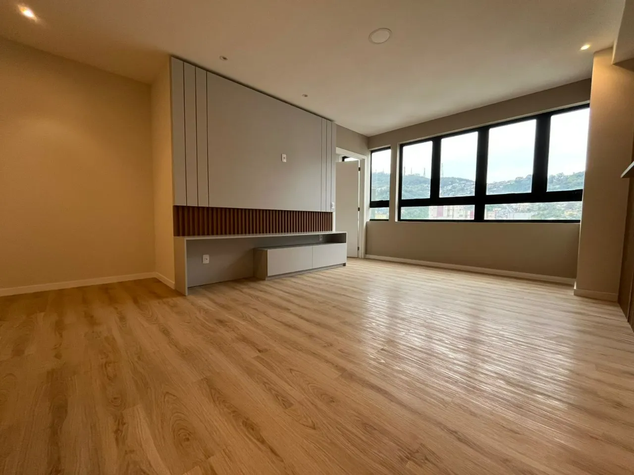 1-bedroom apartment with open-plan kitchen and 70 m² — photo 18
