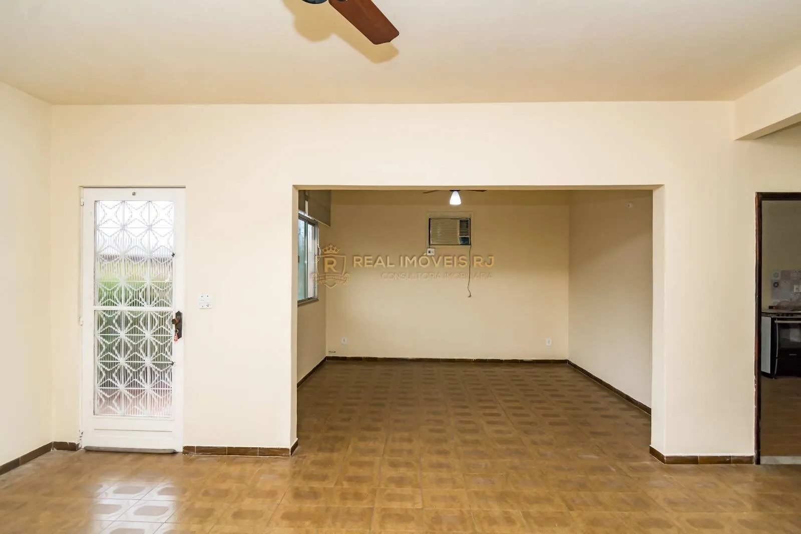 Unfurnished house with 3 bedrooms and 5 bathrooms — photo 4