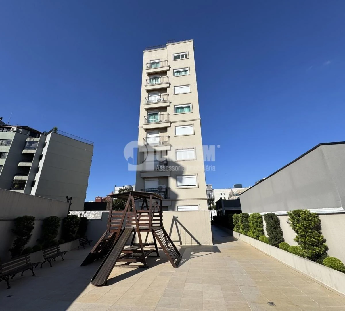 2-bedroom apartment with a bathtub in Curitiba — photo 40