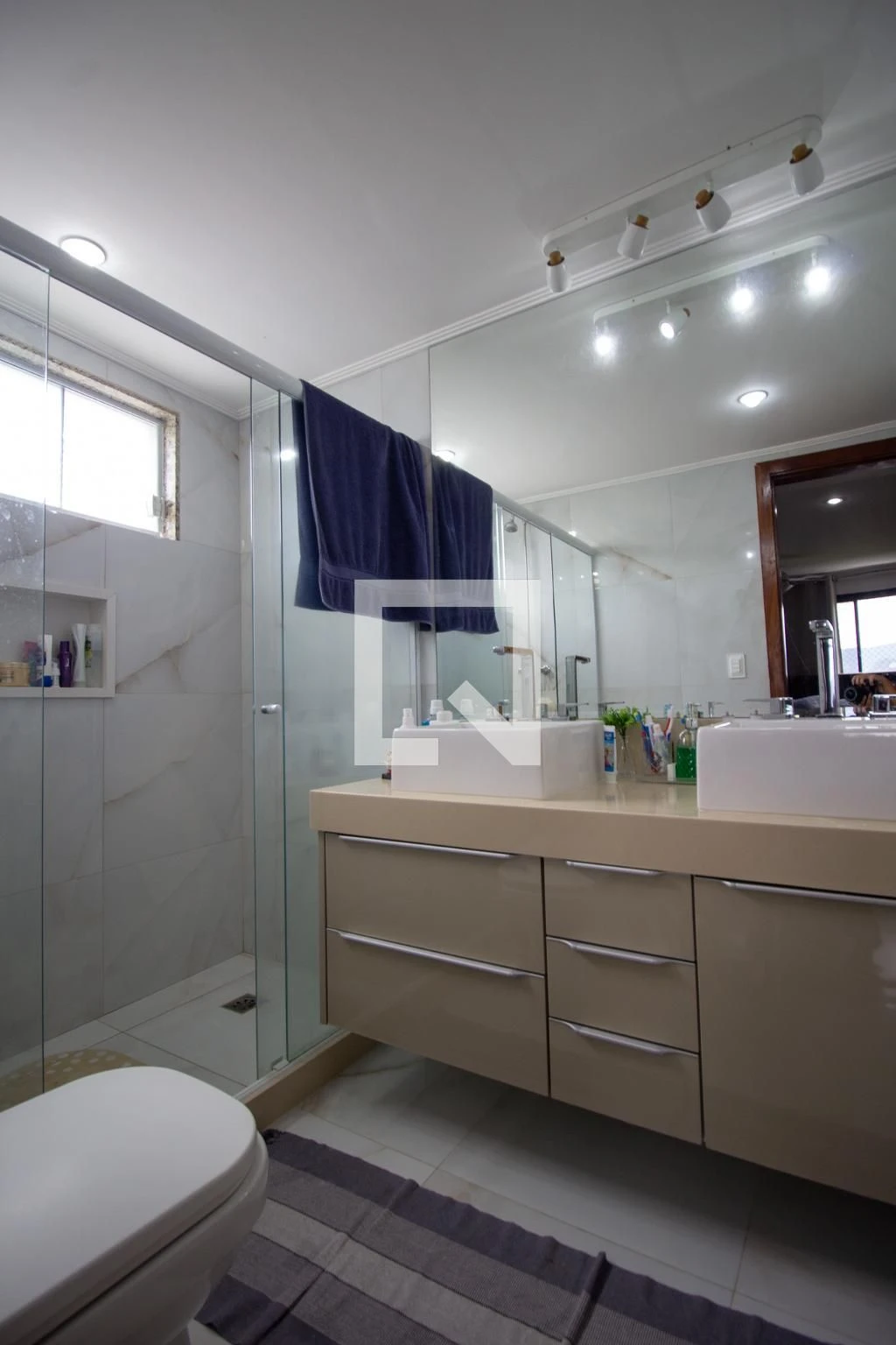 Furnished apartment with 3 en-suite bedrooms — photo 40