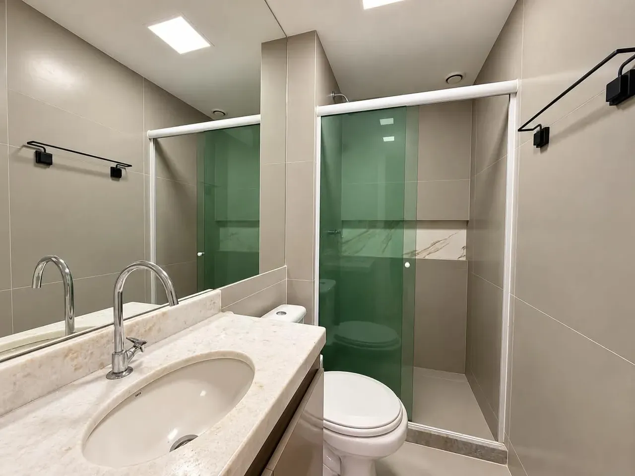2-bedroom apartment with a mountain view — photo 16