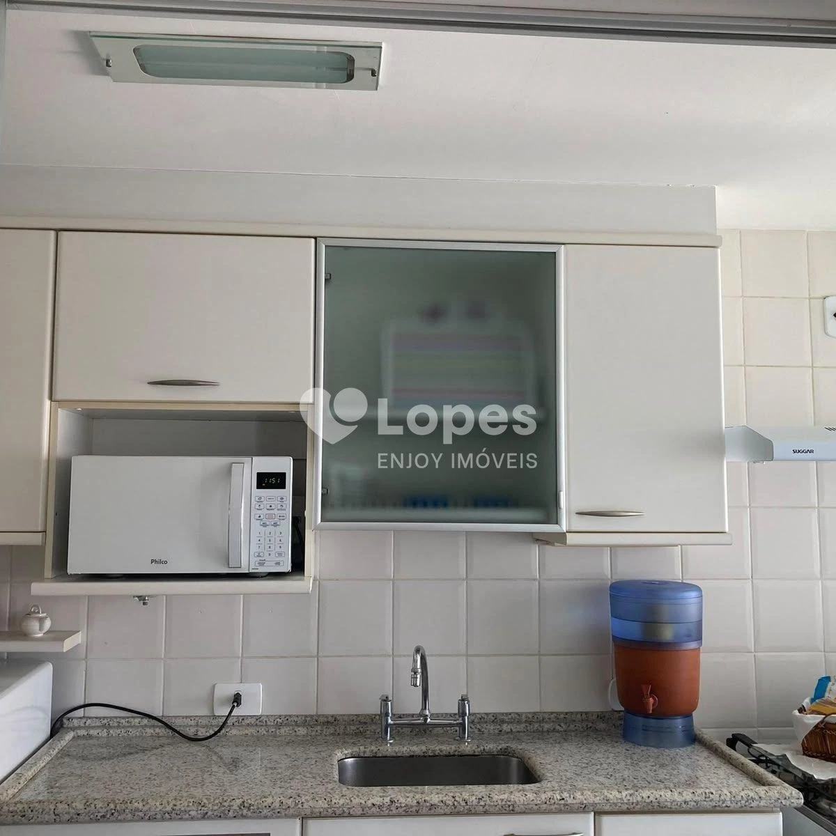 Furnished apartment, 96 m², with a glass-enclosed balcony — photo 16