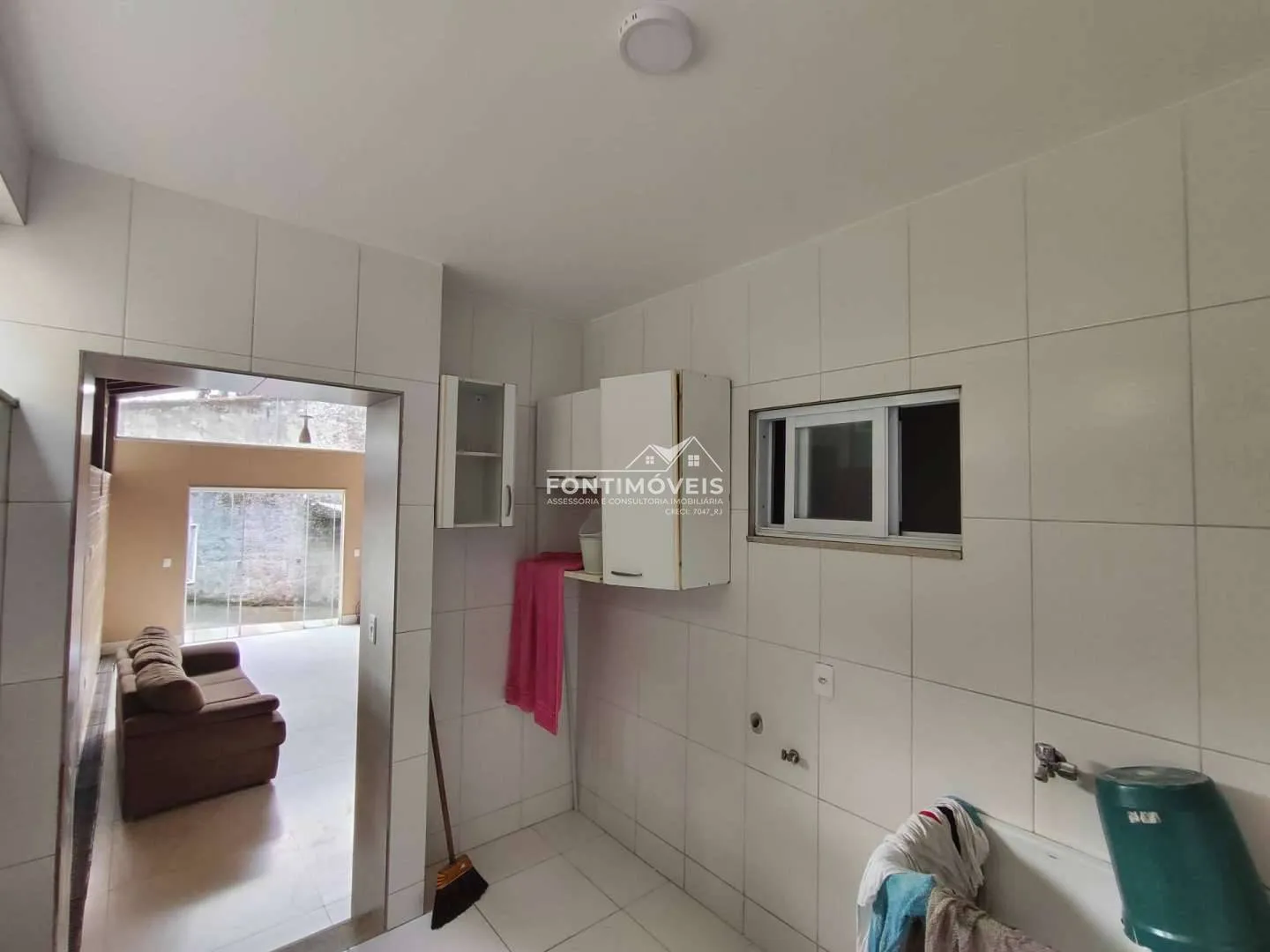 Bathtub in a 4-bedroom house, 139 m² — photo 42