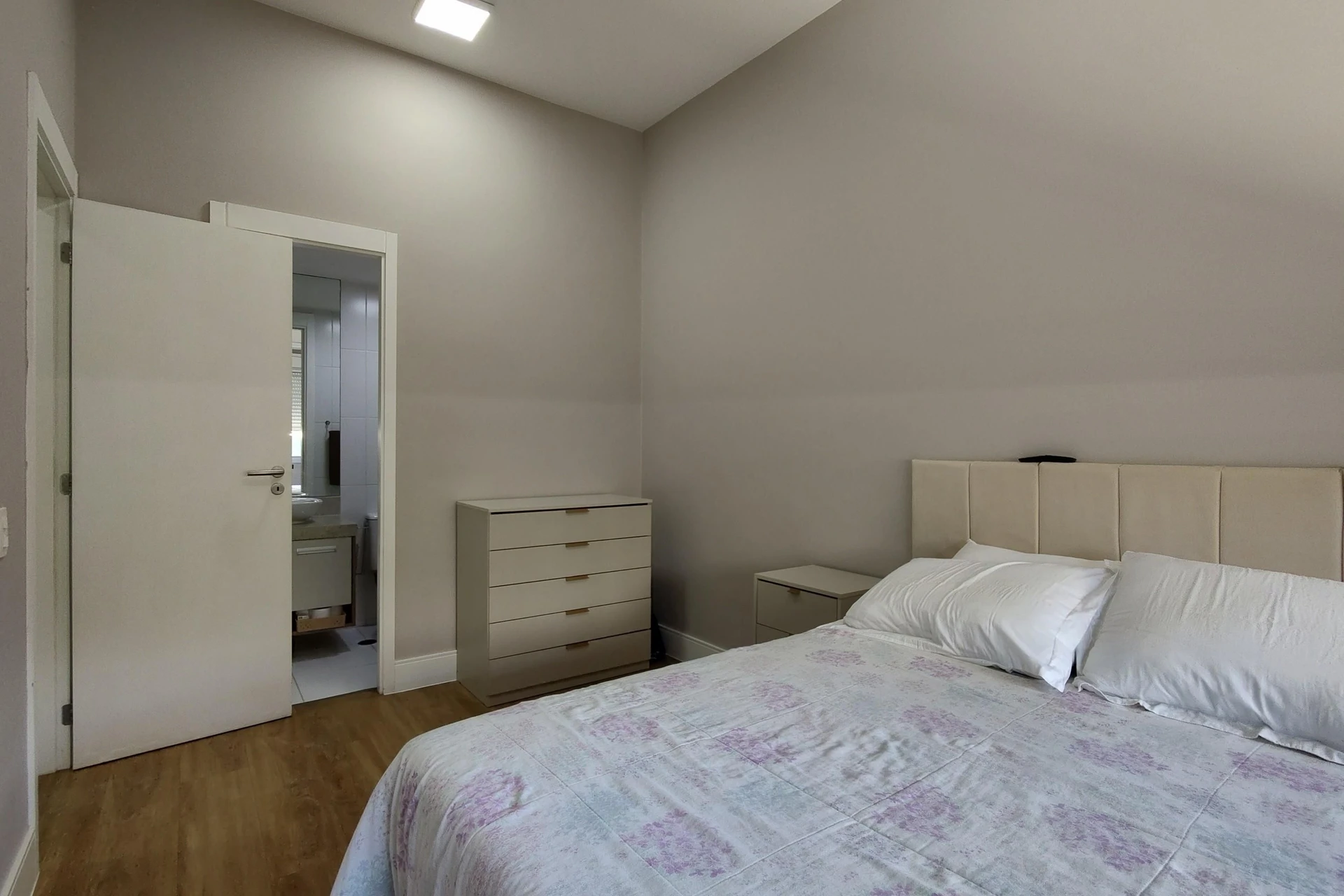 2-bedroom apartment in a building with a sauna — photo 19