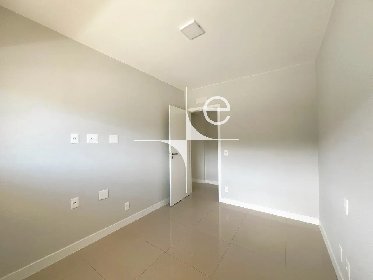 76 m² apartment with 2 bedrooms and a built-in balcony grill — photo 20