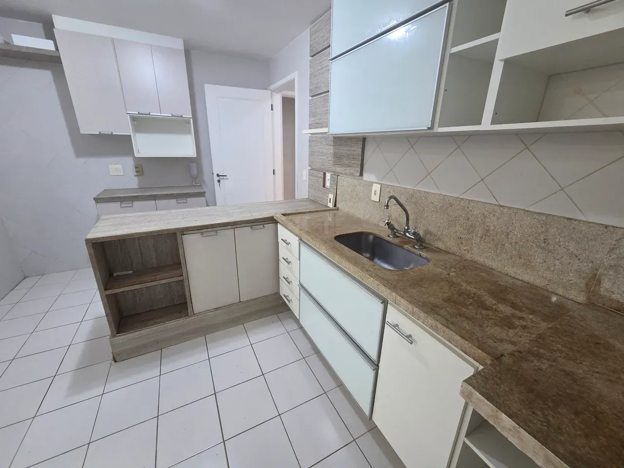 5-bedroom apartment in a building with a sauna — photo 14