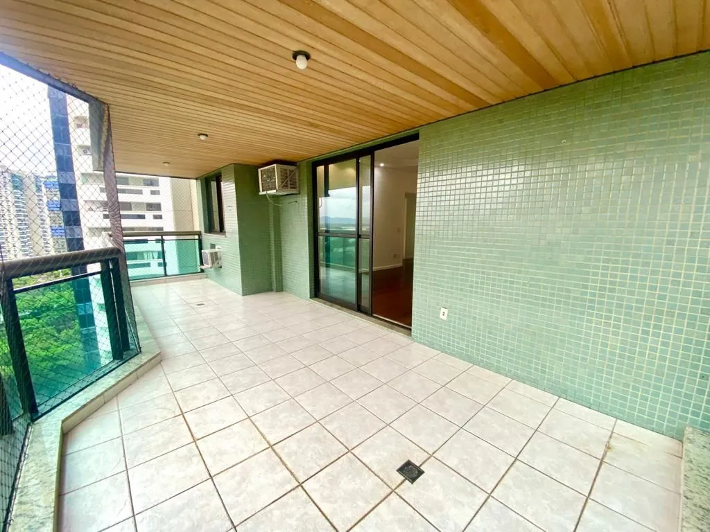 Apartment on the 13th floor with a bathtub — photo 11