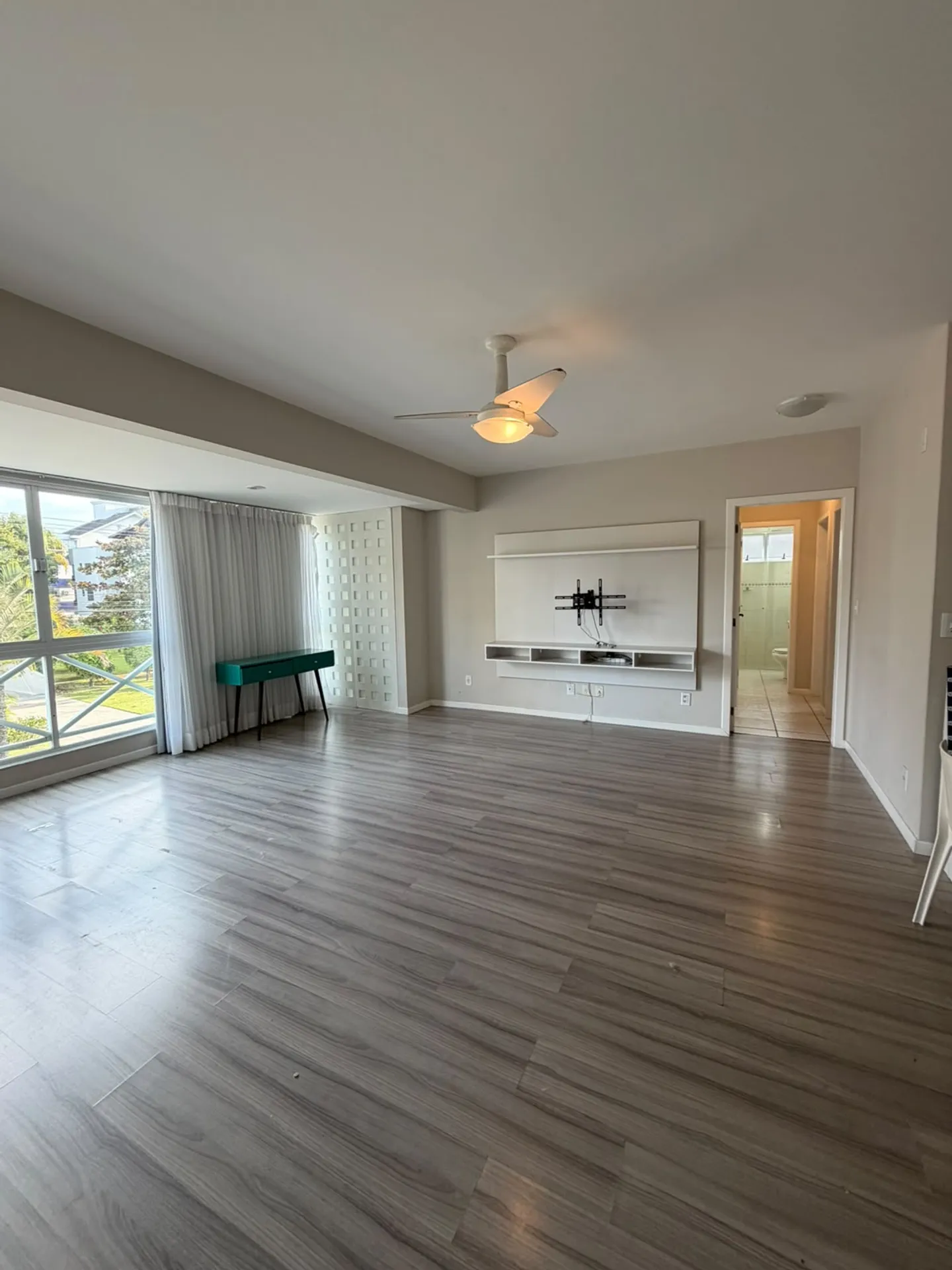 3-bedroom apartment with 2 bathrooms and parking