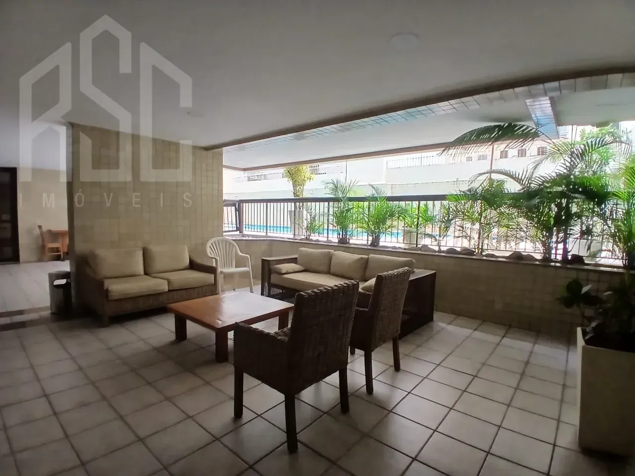 Balcony with a grill in a 2-bedroom apartment, 153 m² — photo 35