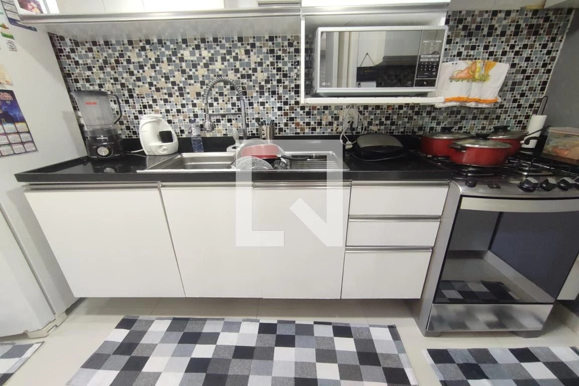 Apartamento de 89 m² com janelas do piso ao teto e closet — photo 62