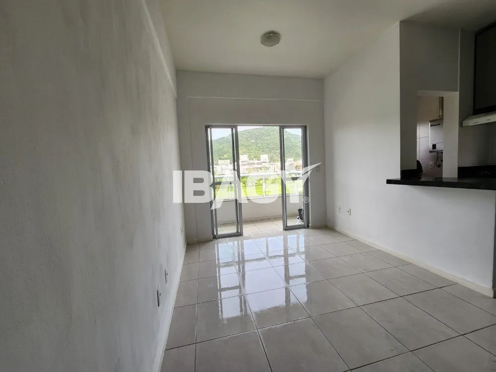 2-bedroom apartment with a mountain view — photo 4