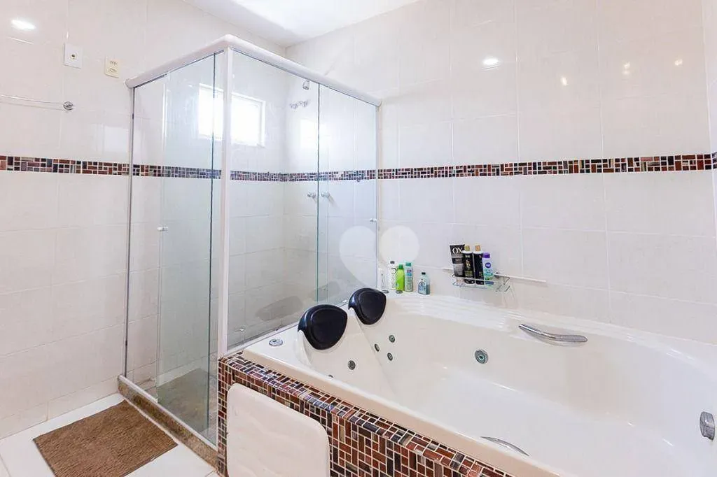 Furnished triplex house with 4 bedrooms and 370 m² — photo 38