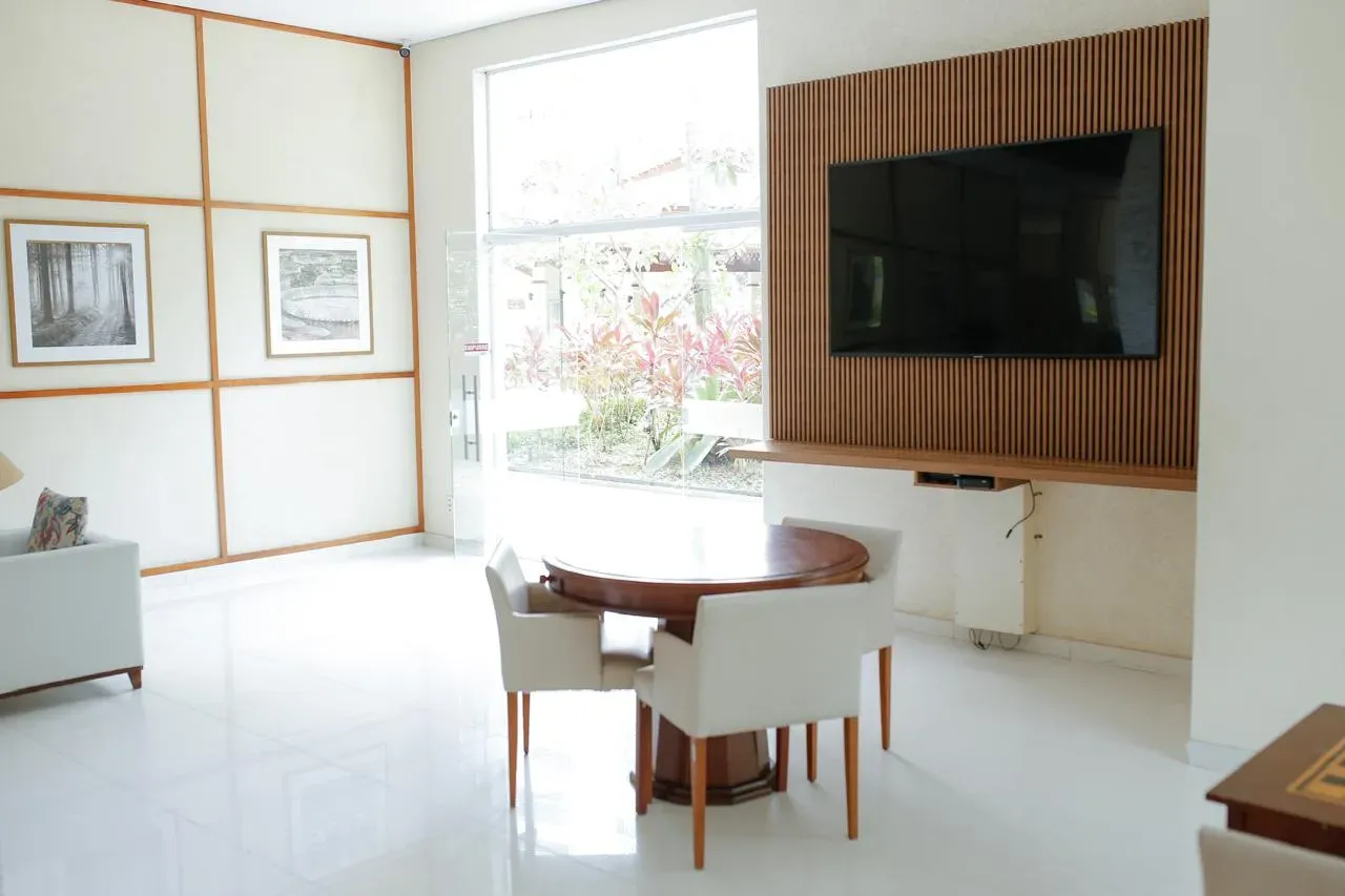 Unfurnished apartment with 3 bedrooms and 3 bathrooms — photo 21