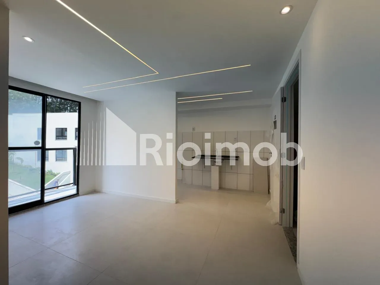2-bedroom apartment with an open-plan kitchen — photo 6