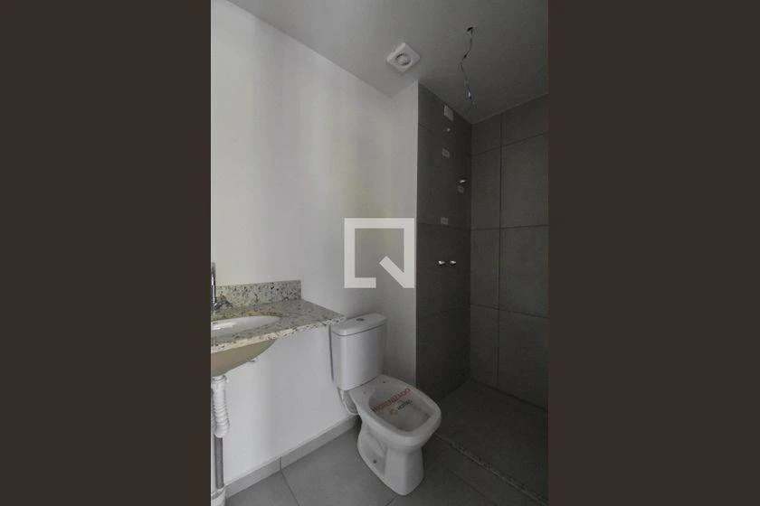 Balcony with a grill in a 2-bedroom apartment, 53 m² — photo 37